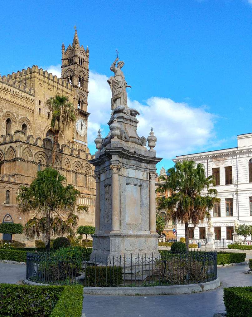 Piano della Cattedrale - Monumento de Santa Rosalía