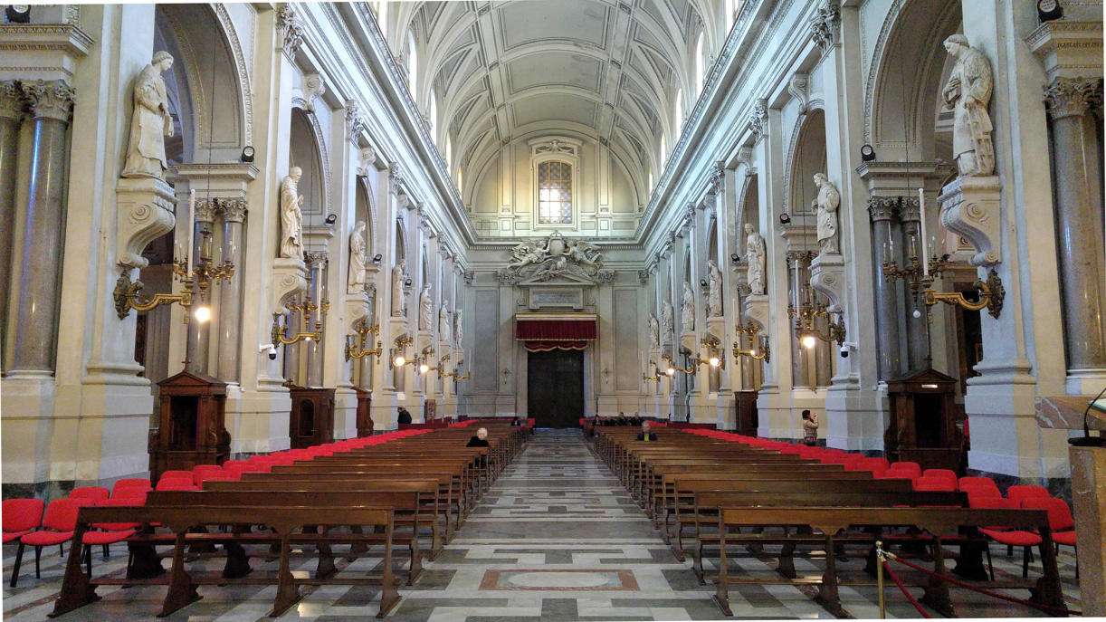 Nave central y contra-fachada de la Catedral de Palermo