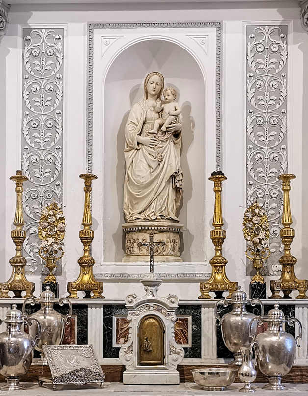 Tesoro y Cripta de la Catedral de Palermo - Madonna della Scala (1503) de Domenico Gagini