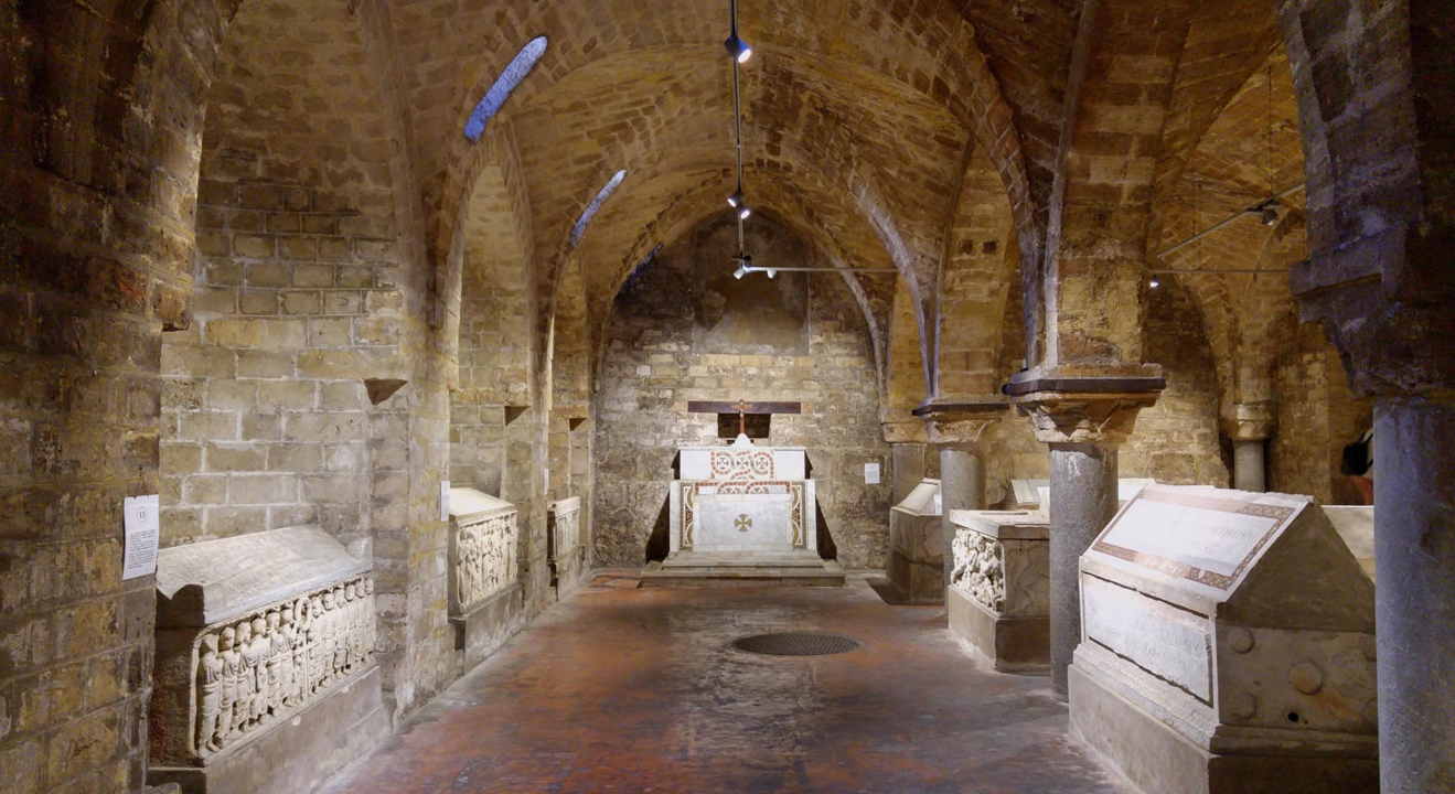 Cripta Catedral de Palermo - interior cripta con altar