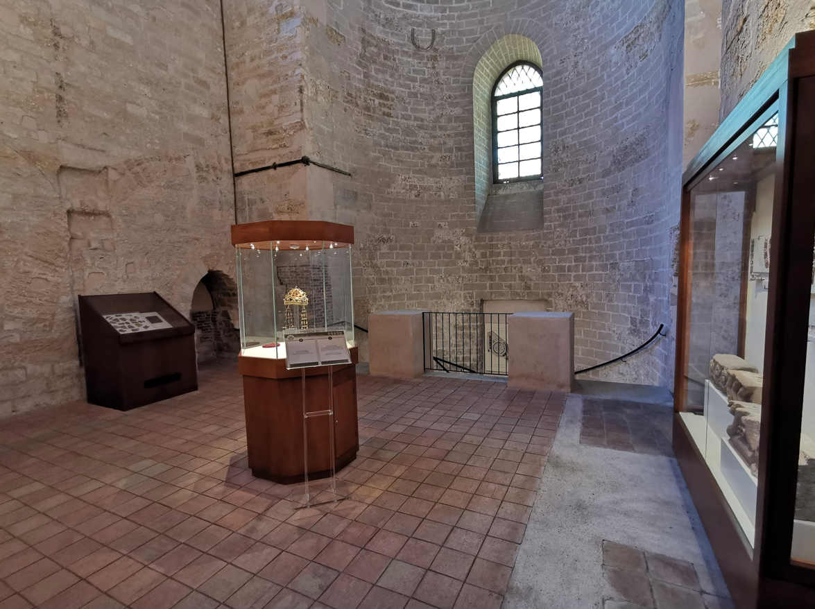 Tesoro y Cripta Catedral de Palermo - sala expositiva corona de Constanza de Aragón