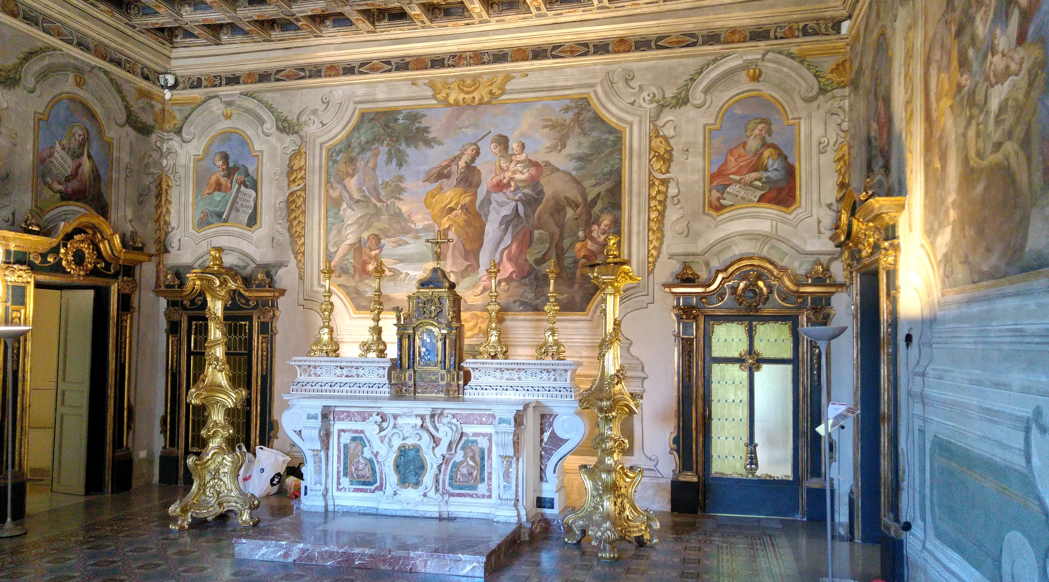 Palazzo Arcivescovile - altar Sala Borremens