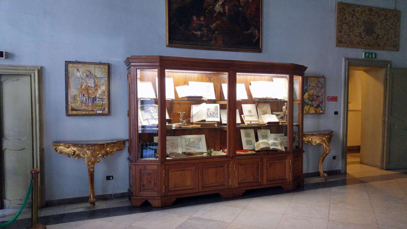 Palazzo Asmundo - un expositor de mapas de época
