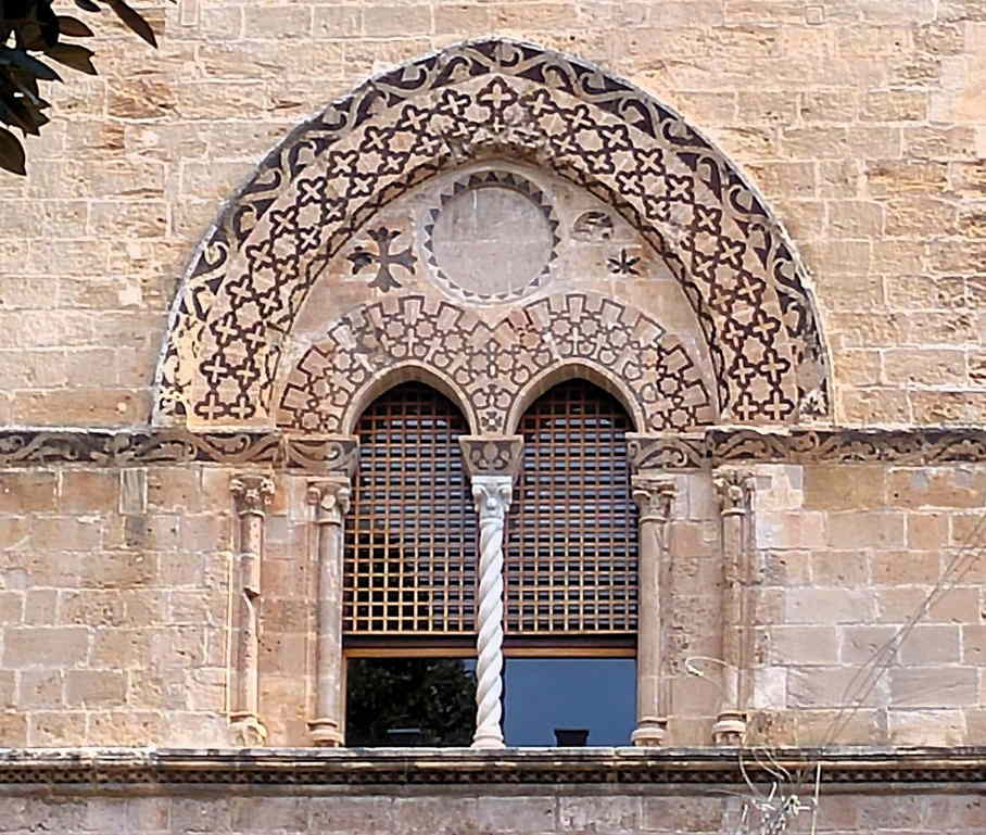 Palazzo Chiaramonte Steri - ajimez fachada