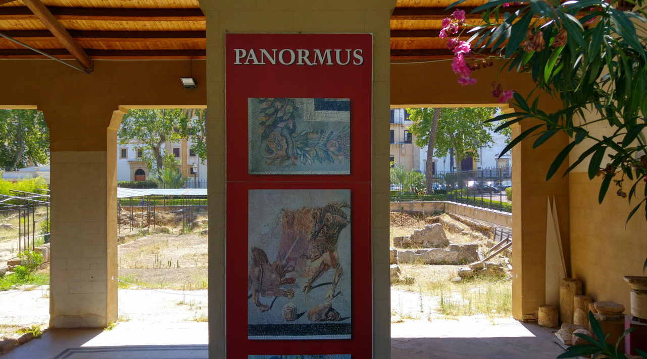 Villa Bonanno - el panel al entrada del área arqueológica