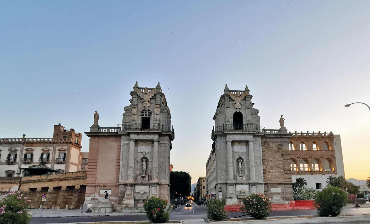 Porta Felice con Palazzo Butera y Loggiato San Bartolomeo