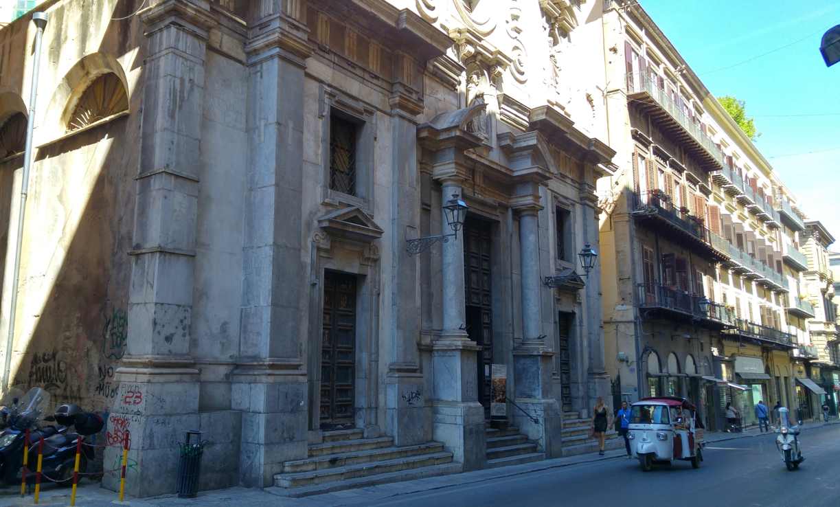 Iglesia de San Matteo al Cassaro - portal en la Via Vittorio Emanuele
