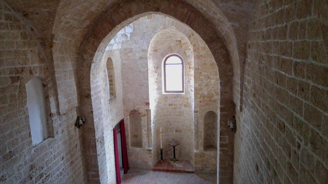 Capilla de la Trinità - el interior capilla con el ábside al fondo