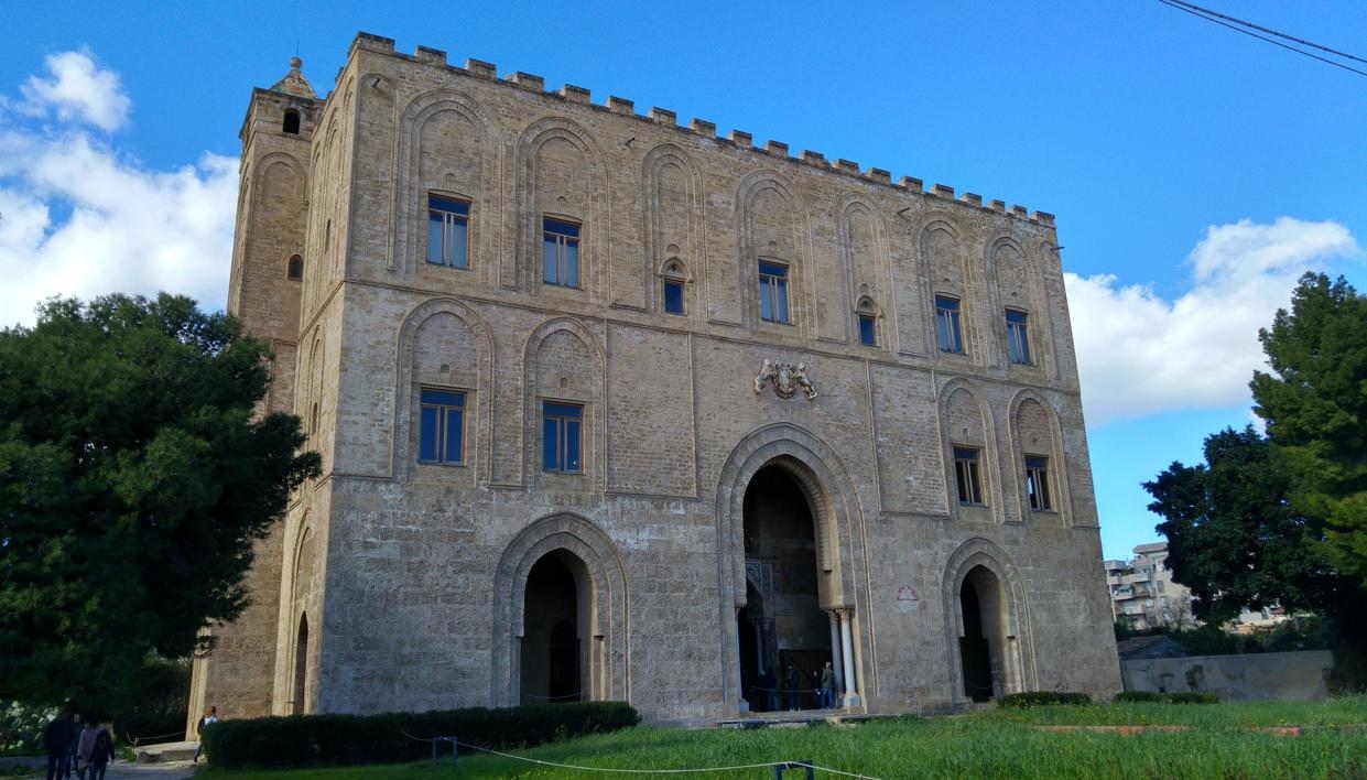 Palacio de la Zisa - vista fachada con torre sur