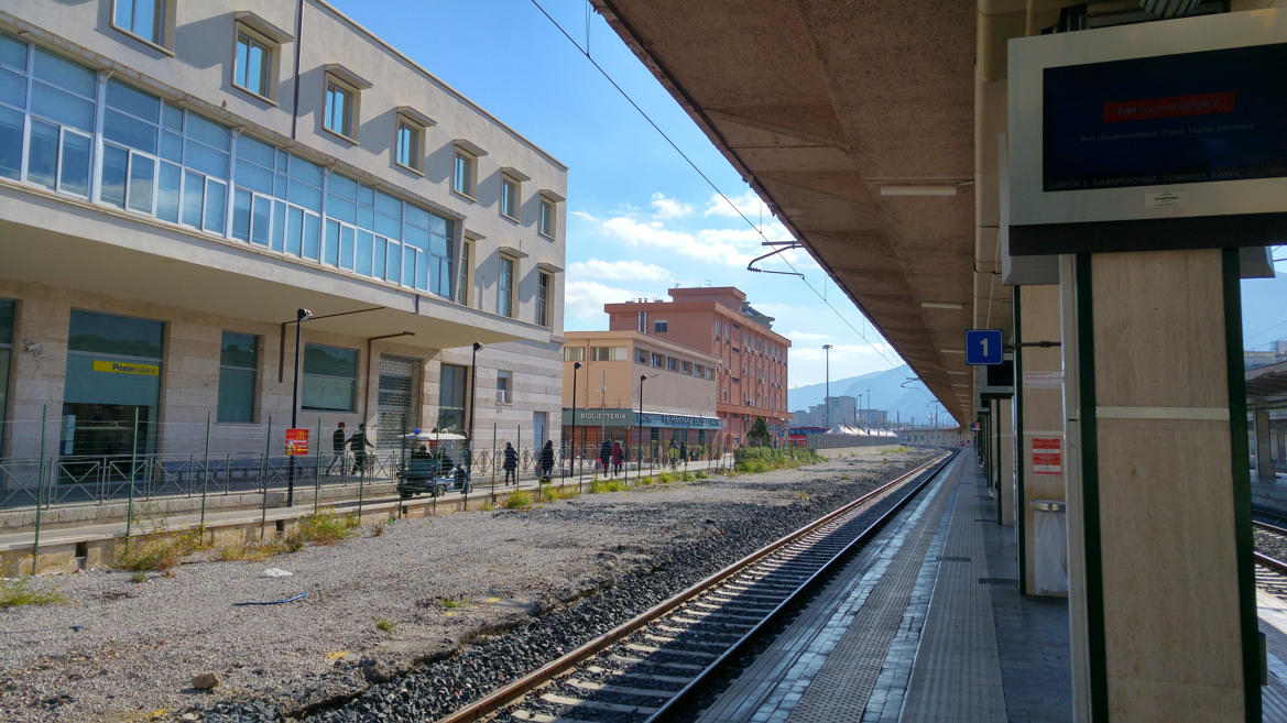 Zona sur de Palermo - Corredor interior entre estación de trenes y terminal de buses